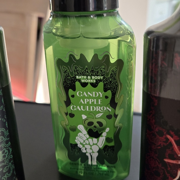 Apple 🍏 Pumpkin 🎃 Vanilla Foaming Handsoap Bath & Body Works - Picture 2 of 8